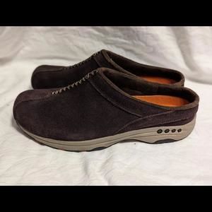 Easy Spirit Travel Time Brown SuedeNarrow Round Closed-Toe Slip On Mule Clog 7